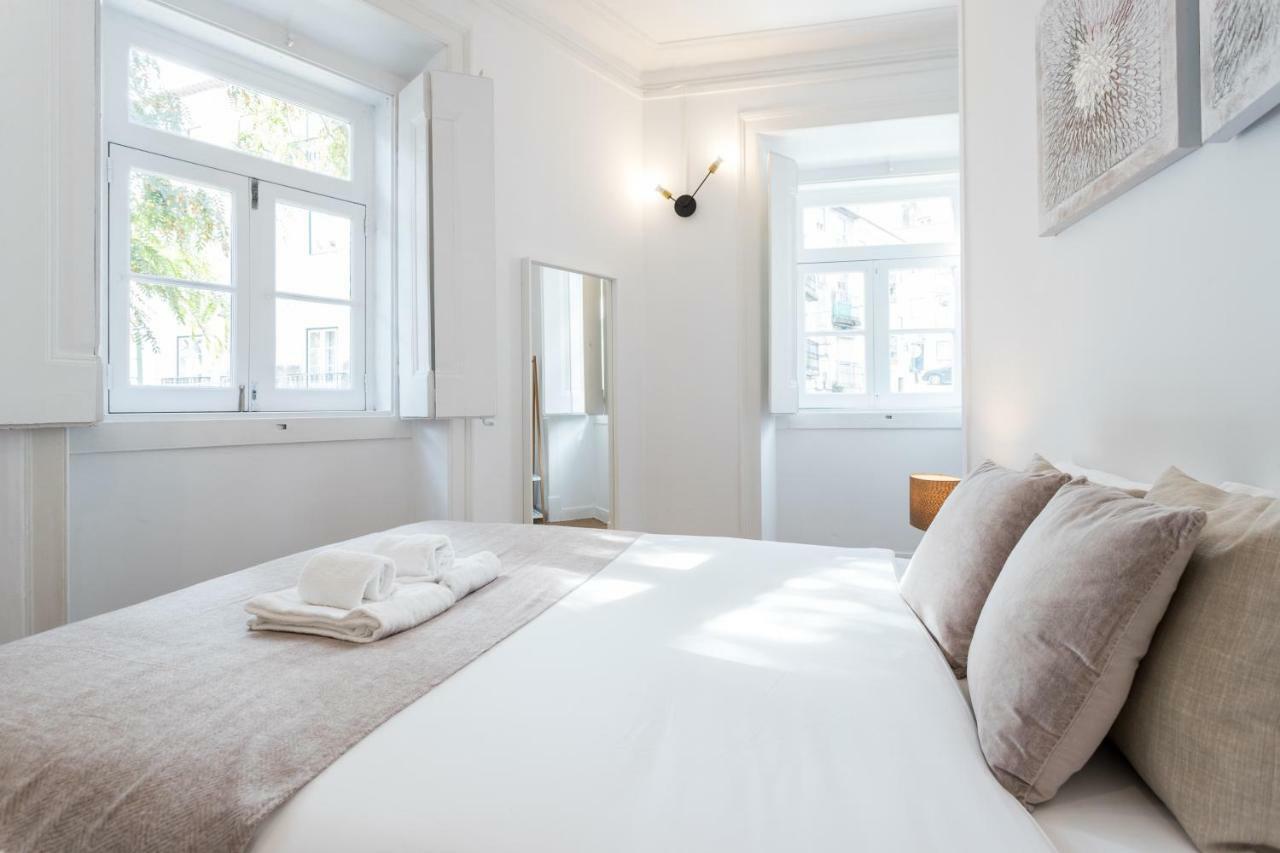 Alfama Tale Four-Bedroom Apartment W/ River View - By Lu Holidays Лиссабон Экстерьер фото